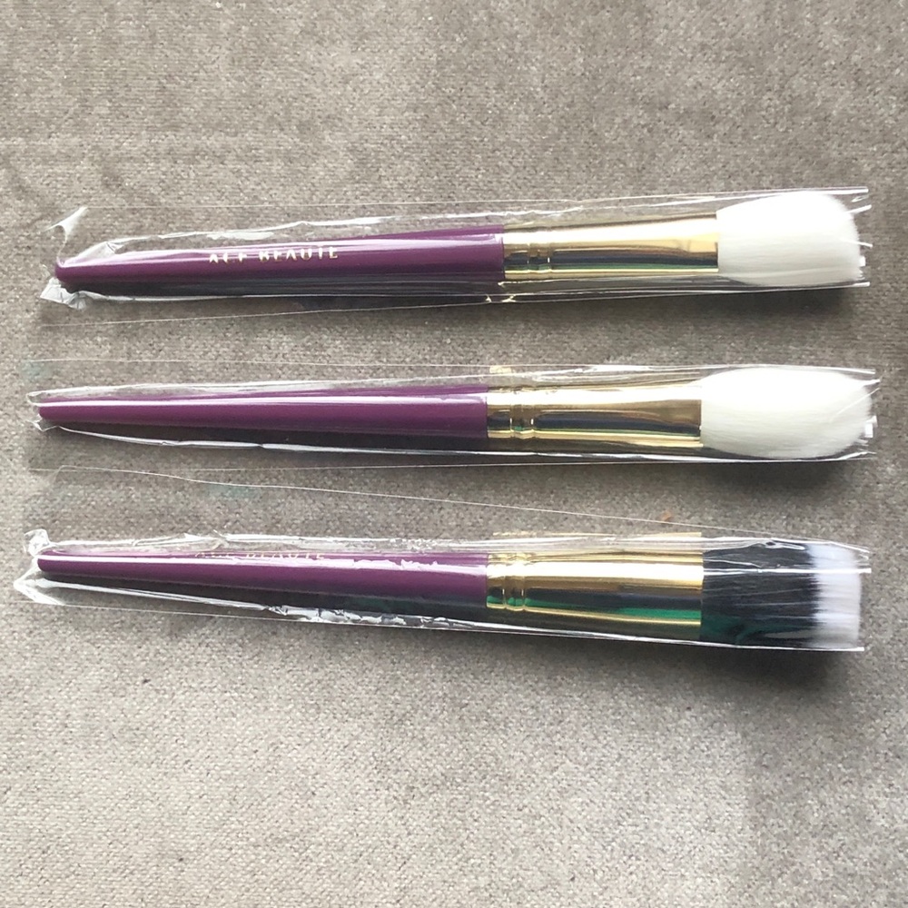 Cosmetic brush bundle of 3 Ace Beaute face makeup brushes